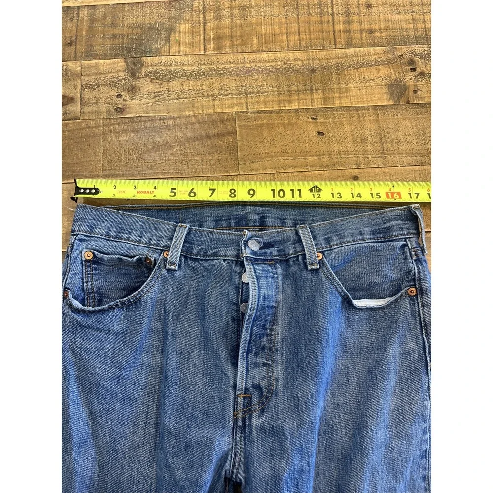Levis 501 Jeans Mens 34x32 (Act 34x30) Blue Button Fly Distressed Straight Cut